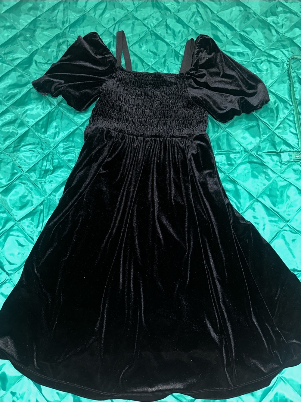 Draper James Black Velvet Puff-Sleeve Formal Dress